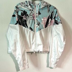NIKE - Cropped Windrunner w/ Floral
